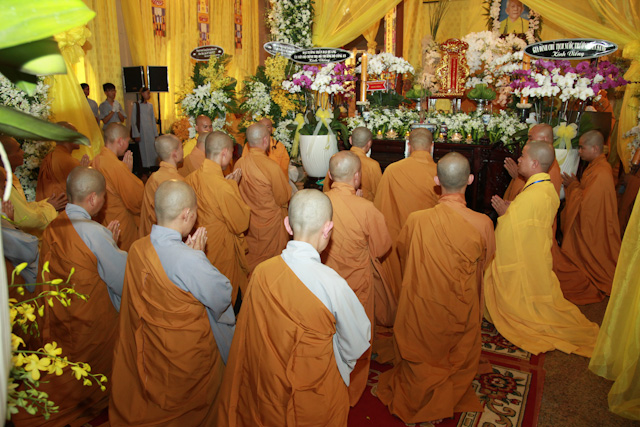Chùm ảnh: Các phái đoàn viếng tang lễ ĐLHT. Thích Trí Tịnh ngày 30-03-2014