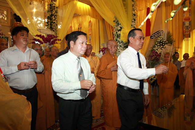 Chùm ảnh: Các phái đoàn viếng tang lễ ĐLHT. Thích Trí Tịnh ngày 30-03-2014