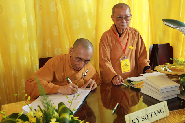 Chùm ảnh: Các phái đoàn viếng tang lễ ĐLHT. Thích Trí Tịnh ngày 30-03-2014