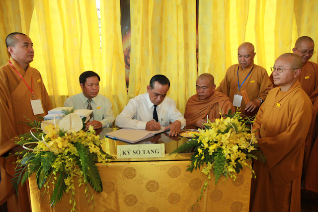 Chùm ảnh: Các phái đoàn viếng tang lễ ĐLHT. Thích Trí Tịnh ngày 30-03-2014