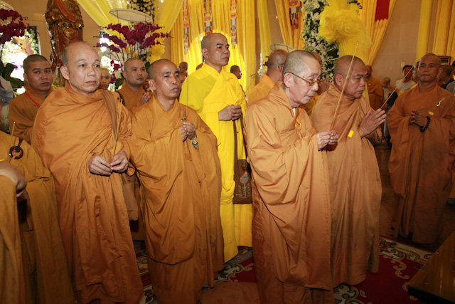 Chùm ảnh: Các phái đoàn viếng tang lễ ĐLHT. Thích Trí Tịnh ngày 30-03-2014