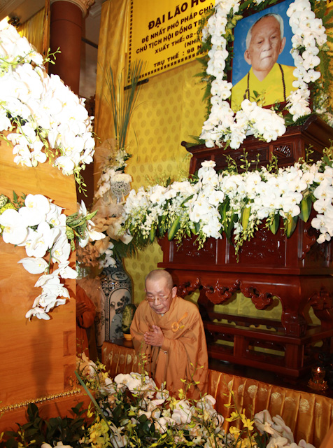 Chùm ảnh: Các phái đoàn viếng tang lễ ĐLHT. Thích Trí Tịnh ngày 30-03-2014