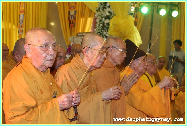 Chùm ảnh: Các phái đoàn viếng Giác linh ĐLHT. Thích Trí Tịnh buổi chiều ngày 01-04-2014
