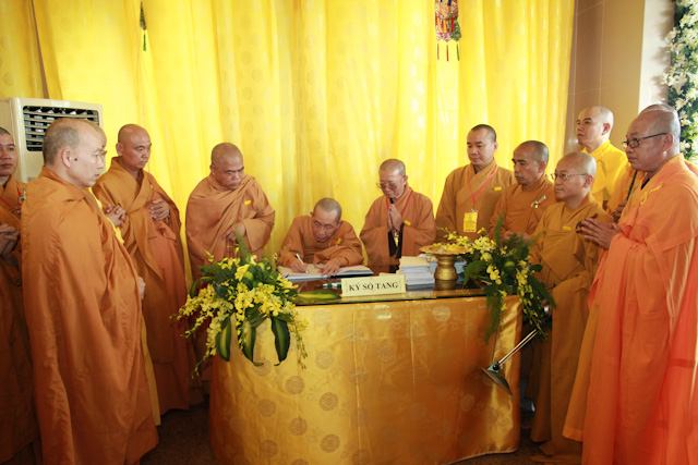 Chùm ảnh: Các phái đoàn viếng tang lễ ĐLHT. Thích Trí Tịnh ngày 30-03-2014