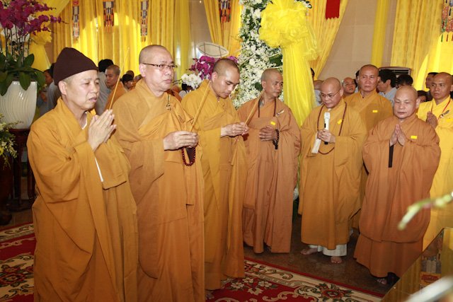 Chùm ảnh: Các phái đoàn viếng tang lễ ĐLHT. Thích Trí Tịnh ngày 30-03-2014