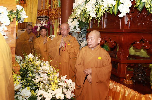 Chùm ảnh: Các phái đoàn viếng tang lễ ĐLHT. Thích Trí Tịnh ngày 30-03-2014