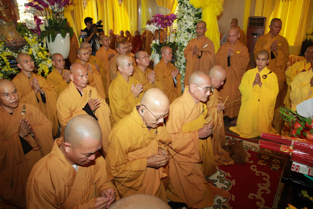 Chùm ảnh: Các phái đoàn viếng tang lễ ĐLHT. Thích Trí Tịnh ngày 30-03-2014