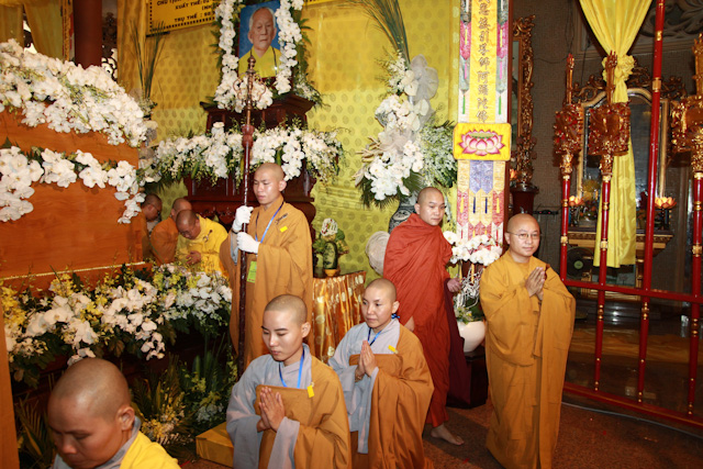 Chùm ảnh: Các phái đoàn viếng tang lễ ĐLHT. Thích Trí Tịnh ngày 30-03-2014