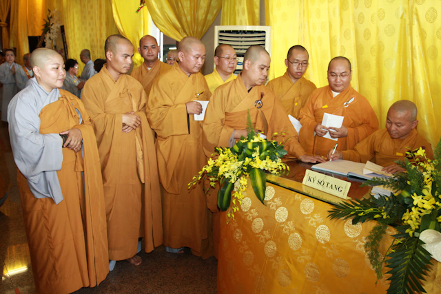 Chùm ảnh: Các phái đoàn viếng tang lễ ĐLHT. Thích Trí Tịnh ngày 30-03-2014