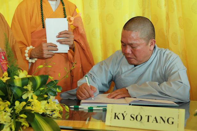 Chùm ảnh: Các phái đoàn viếng tang lễ ĐLHT. Thích Trí Tịnh ngày 30-03-2014
