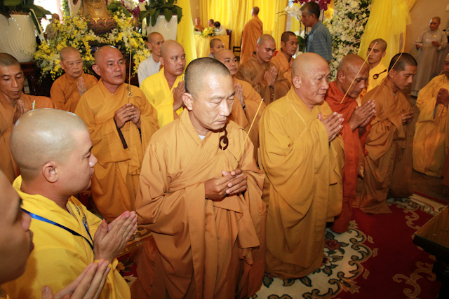 Chùm ảnh: Các phái đoàn viếng tang lễ ĐLHT. Thích Trí Tịnh ngày 30-03-2014