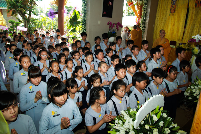 Chùm ảnh: Các phái đoàn viếng tang lễ ĐLHT. Thích Trí Tịnh ngày 30-03-2014