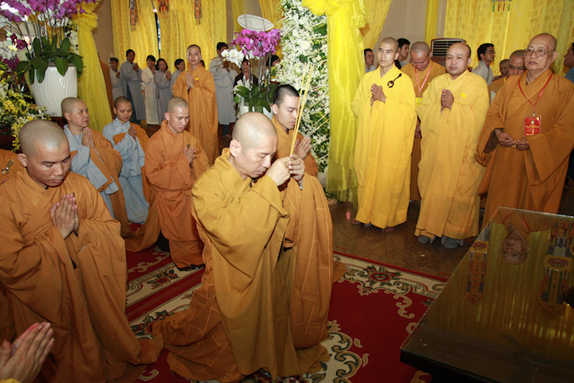 Chùm ảnh: Các phái đoàn viếng tang lễ ĐLHT. Thích Trí Tịnh ngày 30-03-2014