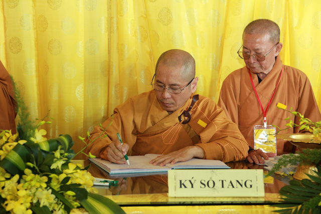 Chùm ảnh: Các phái đoàn viếng tang lễ ĐLHT. Thích Trí Tịnh ngày 30-03-2014