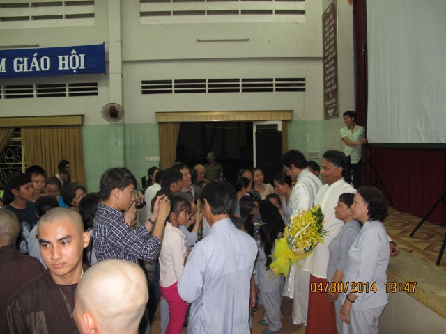 Tiền Giang: Hơn 2000 người xem phim Cuộc Đời Đức Phật tại chùa Vĩnh Tràng