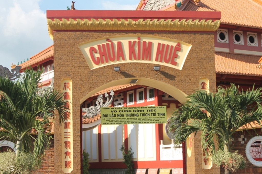 Đồng Tháp: 200 Ngôi Tự Viện Treo Cờ Rủ Và Biểu Ngữ Tang Lễ