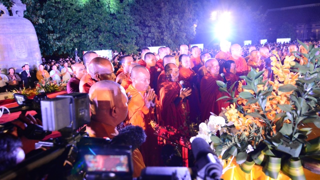 Vesak 2014: Lãnh đạo đảng, nhà nước, Phật giáo quốc tế cầu nguyện hòa bình