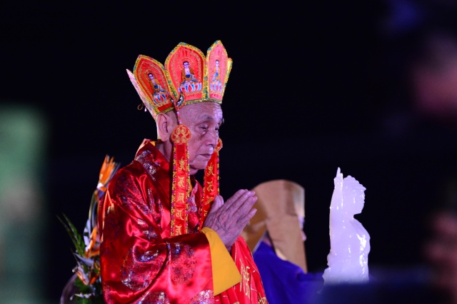 Vesak 2014: Lãnh đạo đảng, nhà nước, Phật giáo quốc tế cầu nguyện hòa bình
