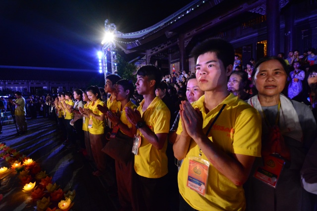 Vesak 2014: Lãnh đạo đảng, nhà nước, Phật giáo quốc tế cầu nguyện hòa bình