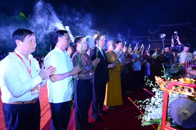 Vesak 2014: Lãnh đạo đảng, nhà nước, Phật giáo quốc tế cầu nguyện hòa bình
