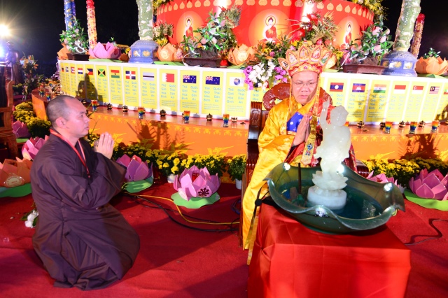 Vesak 2014: Lãnh đạo đảng, nhà nước, Phật giáo quốc tế cầu nguyện hòa bình