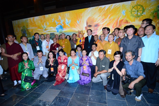Vesak 2014: Lãnh đạo đảng, nhà nước, Phật giáo quốc tế cầu nguyện hòa bình