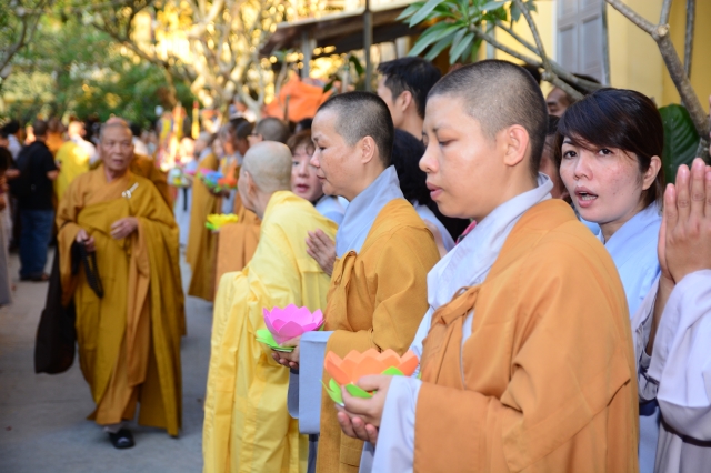 TP.HCM: Hàng ngàn tăng ni Phật tử cung tiễn nhục thân cố HT. Thích Trí Tịnh nhập kim quan