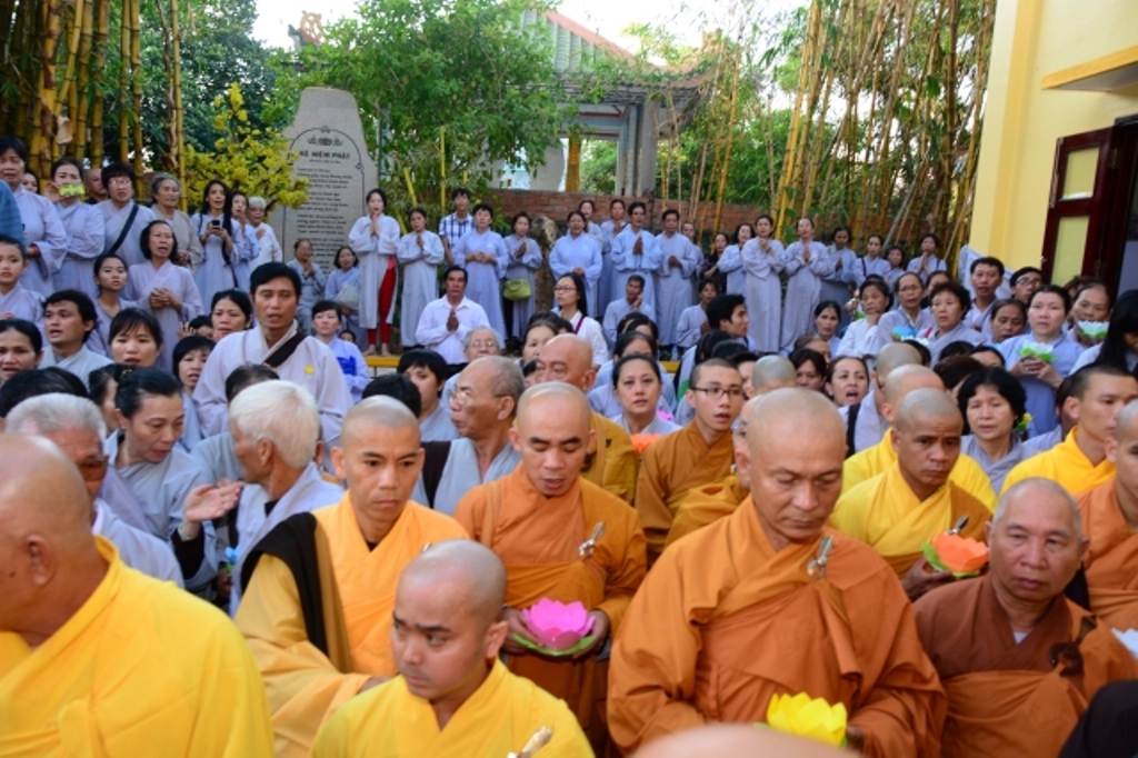 TP.HCM: Hàng ngàn tăng ni Phật tử cung tiễn nhục thân cố HT. Thích Trí Tịnh nhập kim quan