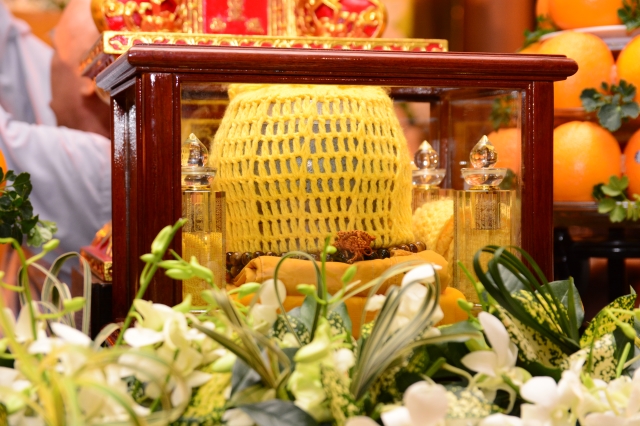 TP.HCM: Hàng ngàn tăng ni Phật tử cung tiễn nhục thân cố HT. Thích Trí Tịnh nhập kim quan