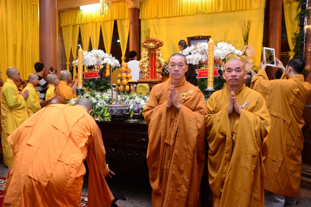 TP.HCM: Hàng ngàn tăng ni Phật tử cung tiễn nhục thân cố HT. Thích Trí Tịnh nhập kim quan