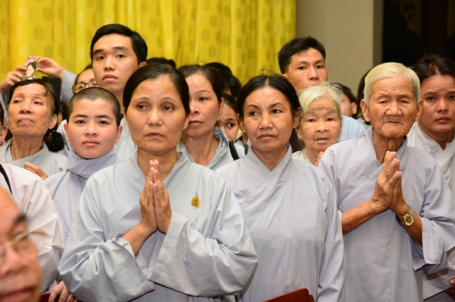 TP.HCM: Hàng ngàn tăng ni Phật tử cung tiễn nhục thân cố HT. Thích Trí Tịnh nhập kim quan
