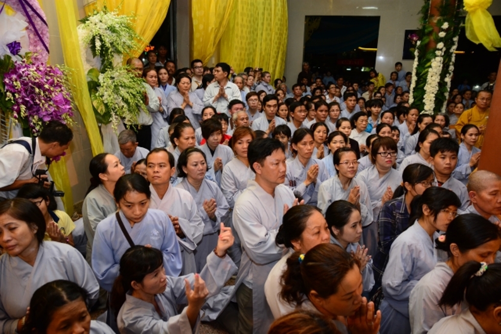 TP.HCM: Hàng ngàn tăng ni Phật tử cung tiễn nhục thân cố HT. Thích Trí Tịnh nhập kim quan