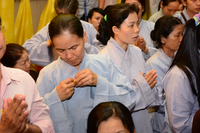 TP.HCM: Hàng ngàn tăng ni Phật tử cung tiễn nhục thân cố HT. Thích Trí Tịnh nhập kim quan