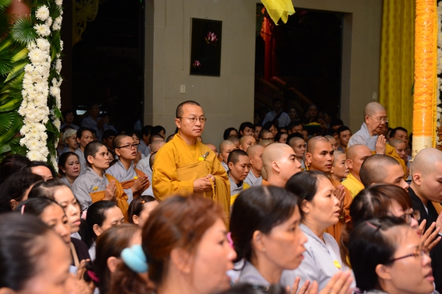 TP.HCM: Hàng ngàn tăng ni Phật tử cung tiễn nhục thân cố HT. Thích Trí Tịnh nhập kim quan