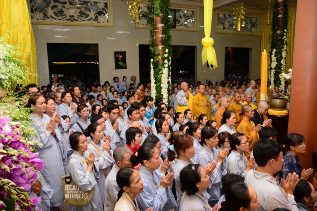 TP.HCM: Hàng ngàn tăng ni Phật tử cung tiễn nhục thân cố HT. Thích Trí Tịnh nhập kim quan