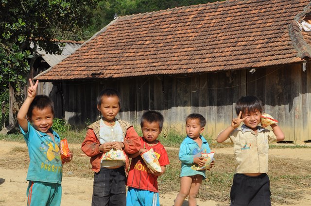Ban Hoằng Pháp Tỉnh Đắk  Nông  Tặng Quà Tết Cho Đồng Bào Mông Ở Đăk Ha