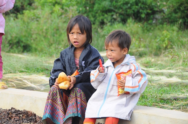 Ban Hoằng Pháp Tỉnh Đắk  Nông  Tặng Quà Tết Cho Đồng Bào Mông Ở Đăk Ha