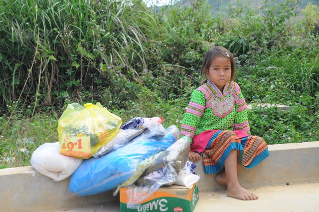 Ban Hoằng Pháp Tỉnh Đắk  Nông  Tặng Quà Tết Cho Đồng Bào Mông Ở Đăk Ha