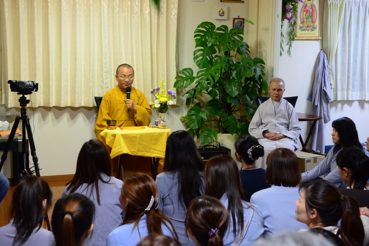 Phỏng Vấn Sư Cô Tâm Trí, Hội Trưởng Hội Phật Tử Việt Nam tại Nhật Bản