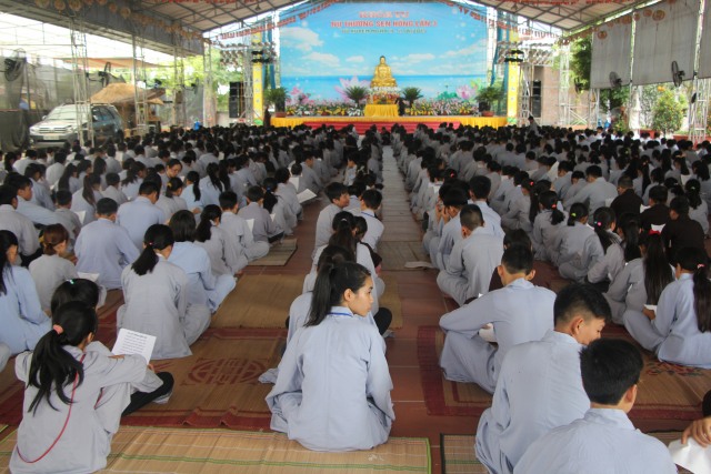 Thái Bình: Gần 1000 thiện sinh về chùa Từ Xuyên dự khóa tu sen hồng