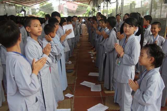 Thái Bình: Gần 1000 thiện sinh về chùa Từ Xuyên dự khóa tu sen hồng