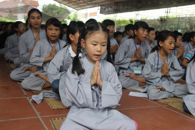 Thái Bình: Gần 1000 thiện sinh về chùa Từ Xuyên dự khóa tu sen hồng