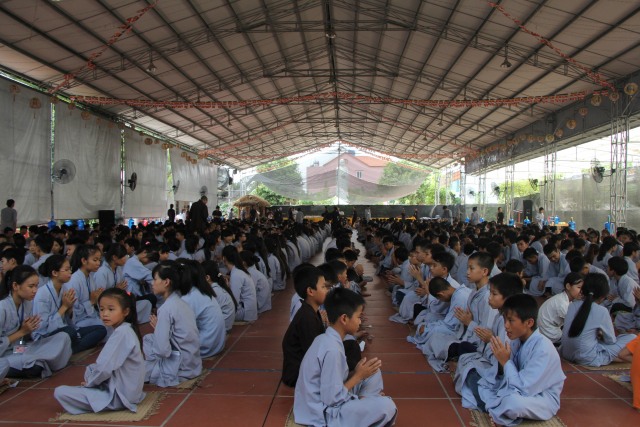 Thái Bình: Gần 1000 thiện sinh về chùa Từ Xuyên dự khóa tu sen hồng