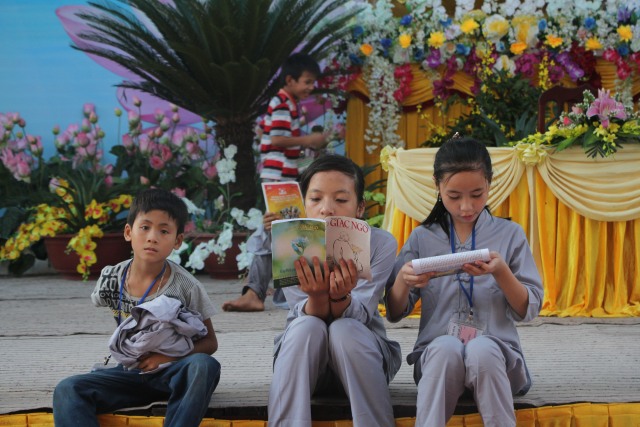Thái Bình: Gần 1000 thiện sinh về chùa Từ Xuyên dự khóa tu sen hồng