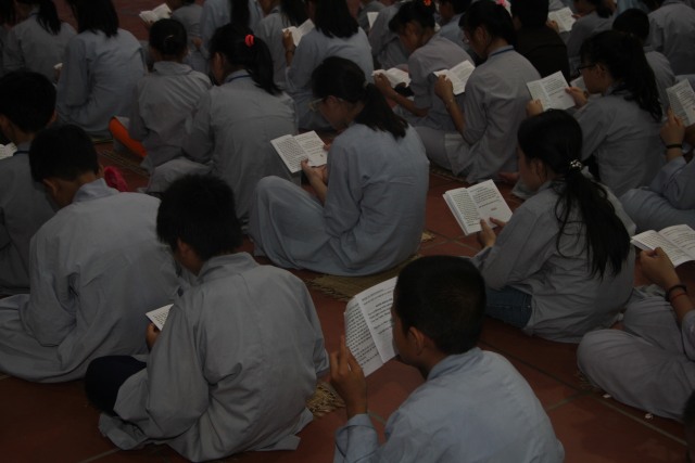 Thái Bình: Gần 1000 thiện sinh về chùa Từ Xuyên dự khóa tu sen hồng