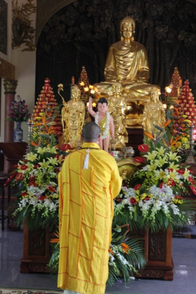 ĐakLak: Chùa Liên Trì Tổ Chức Lễ Tắm Phật Và Cúng Dường Trai Tăng Nhân Dịp Phật Đản PL 2559