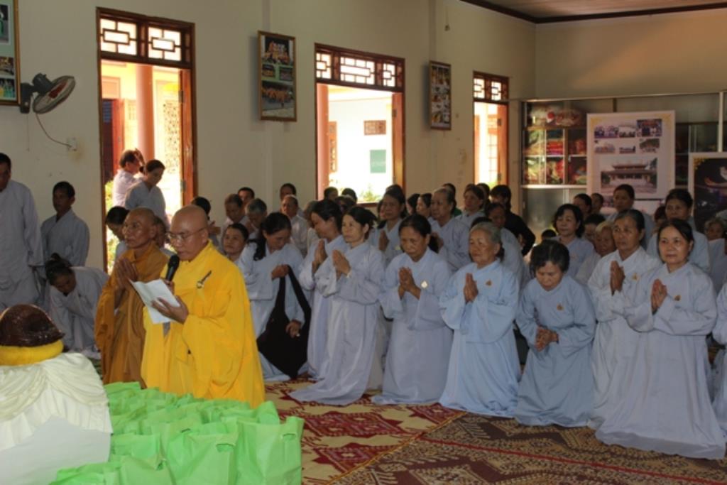 ĐakLak: Chùa Liên Trì Tổ Chức Lễ Tắm Phật Và Cúng Dường Trai Tăng Nhân Dịp Phật Đản PL 2559