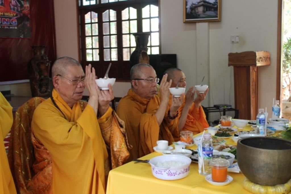 ĐakLak: Chùa Liên Trì Tổ Chức Lễ Tắm Phật Và Cúng Dường Trai Tăng Nhân Dịp Phật Đản PL 2559
