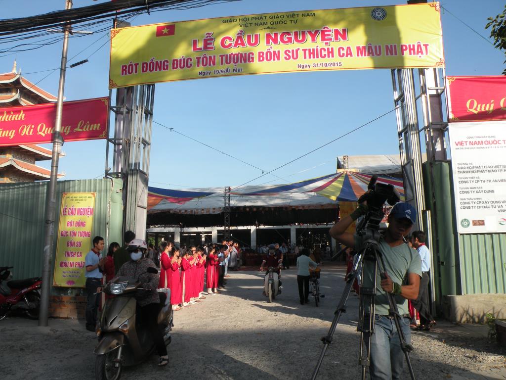 Tp.HCM: Lễ rót đồng đúc tôn tượng Bổn sư