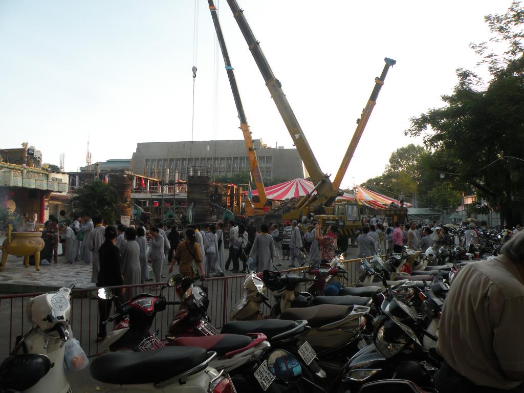 Tp.HCM: Lễ rót đồng đúc tôn tượng Bổn sư